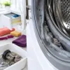 Lave-linge qui sent mauvais malgré les lavages : les 4 nids à bactéries qu'on oublie toujours