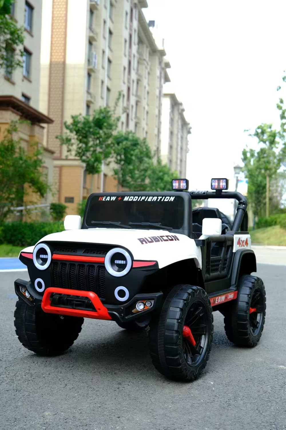 Jeep électrique pour Enfants, Deux Modes de Conduite: télécommande et pédale indépendante, Voiture électrique pour Enfants avec lumières LED, Musique, 4 Roues amortissantes, 12V 7ah Blanc Jeep Électrique Blanche