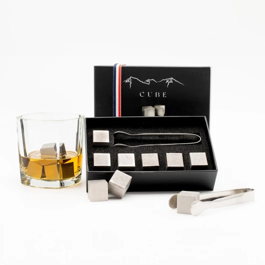 Pierre à Whisky Cube Inox ® I Lot de 8 Glaçons réutilisables à Whisky, Cocktail, Vin – Glacon reutilisable en Acier Inoxydable - avec Pince et Boîte Auto-réfrigérante - Coffret Cadeau pour Les Hommes