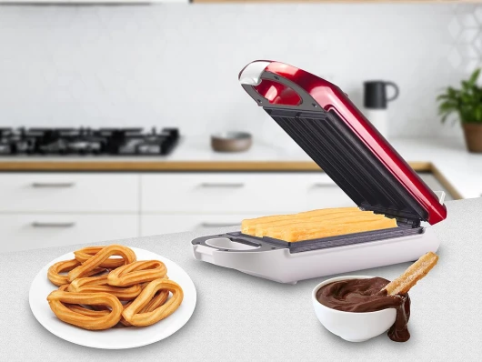 BT.600Y - Plaque antiadhésive pour churros, Puissance 800 W, Poignée isolante, Voyant de fonctionnement et pieds antidérapants - Idéale pour le petit-déjeuner et les fêtes - Rouge