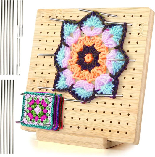 Planche de Blocage Crochet 19,5 x 19,5 cm, Plaque de Blocage en Bois pour Granny Square Crochet Français, avec 10 Bâtons Inox & 5 Épingles, Accessoires Crochet Pratiques pour Pièces Tricot & Crochet.