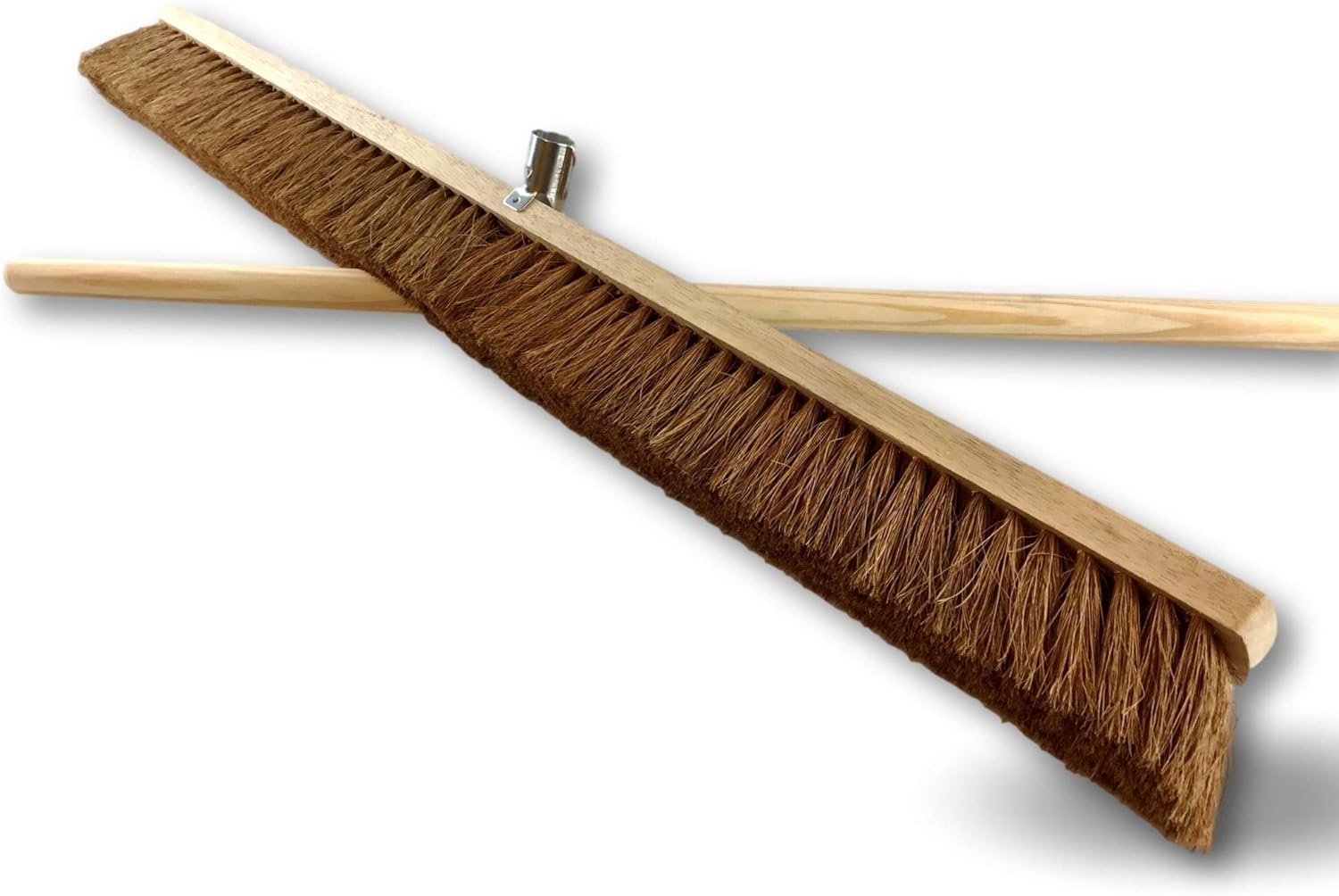 Balai d'atelier Type cantonnier - Piste Extérieur - Longueur 100 cm - Garnissage Brosse Fibre Coco Naturel - Semelle Bois - Douille métal boulonnée Ø 28 mm - avec Manche - Kibros 2090M 100 cm - Avec manche Quantité x 1