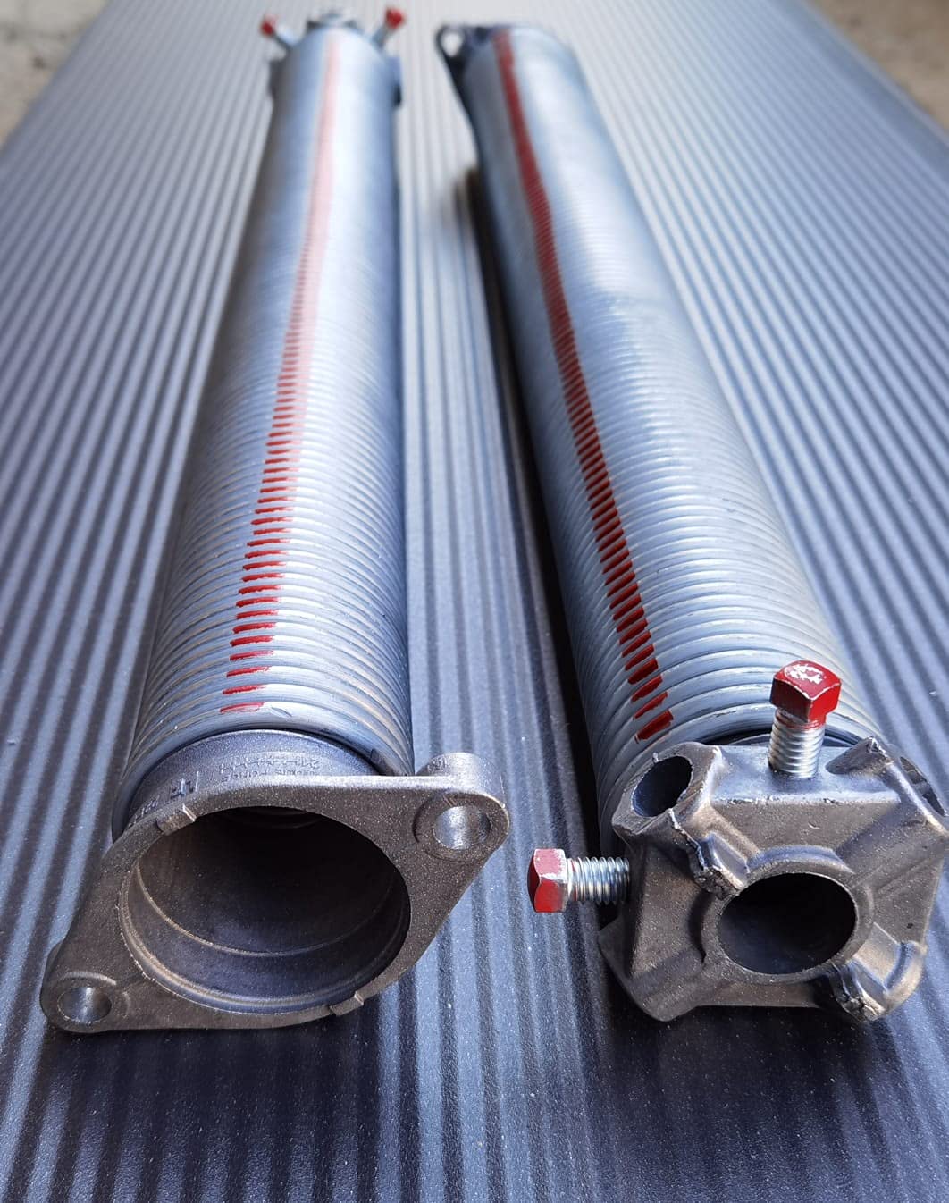 Paire de ressorts de torsion (ressorts gauche et droit) pour porte sectionnelle de garage 842 mm