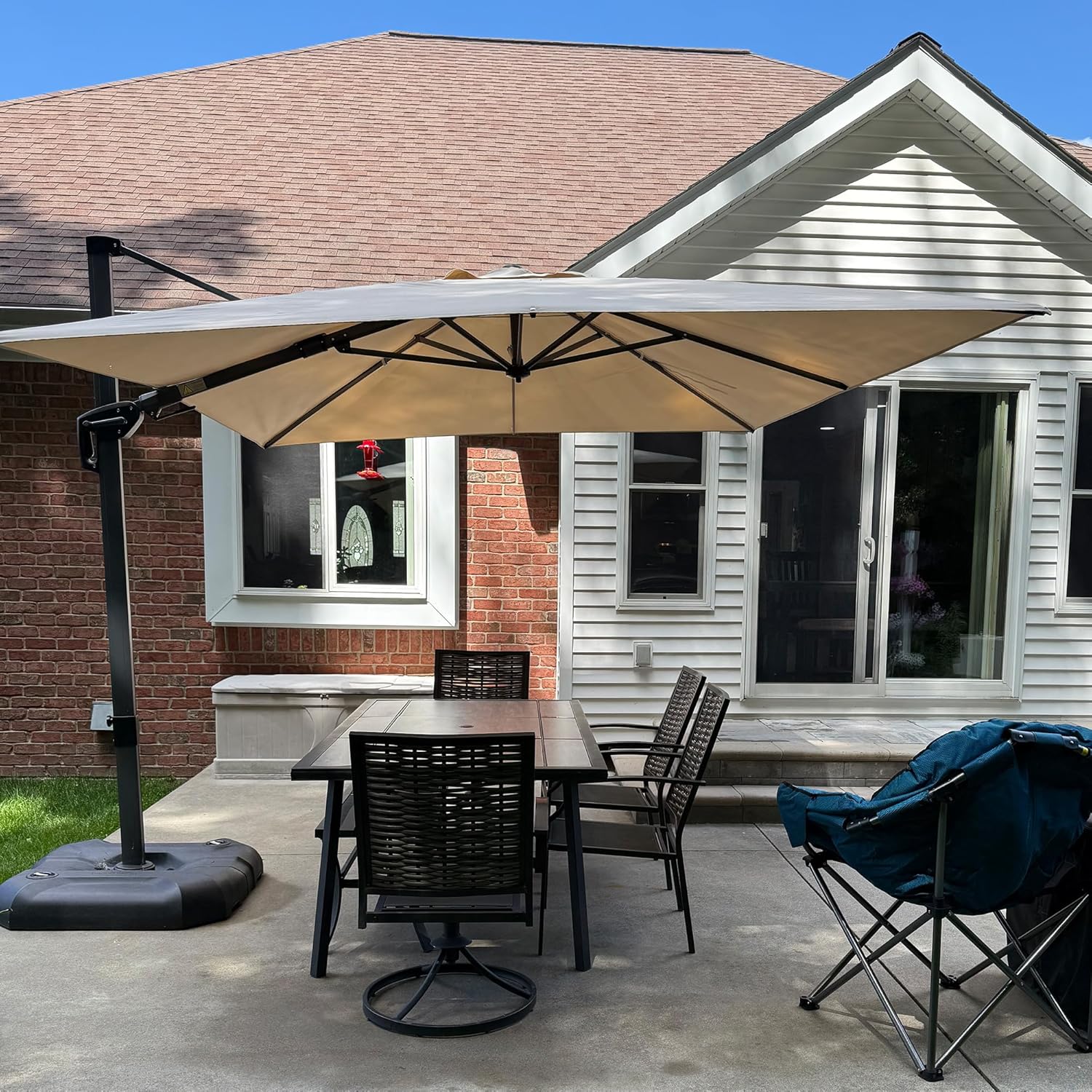 Parasol Déporté Pivotant 3 x 3 m Carré avec Socle, Parasol de Jardin Extérieur Pivotant à 60° à Gauche et à Droite et Rotation à 360°, Toile Protection UV, Beige Beige 3 X 3 m Parasol rotatif avec socle