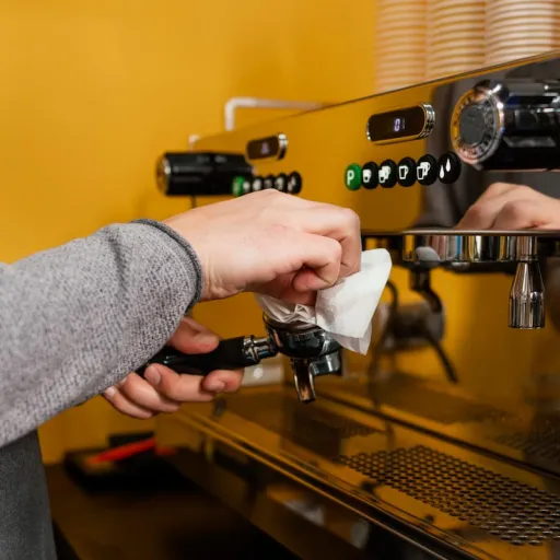Entretien et nettoyage : comment prolonger la durée de vie de votre machine à café à grain ?