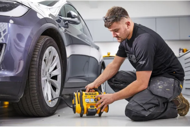 Gonfleur sans fil XR 18V, 11bar de pression, outil seul, DCC018N-XJ Unique Simple