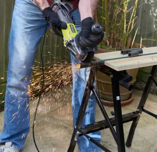 Meuleuse d'Angle Filaire 800W 125mm - 12 000 tr/min - Livrée avec 1 Disque à Ébarber le Métal Ø 125 mm et 1 Poignée Latérale 2 Positions - Protection Anti-Démarrage - RAG800-125G Ø 125 mm - 800 Watts