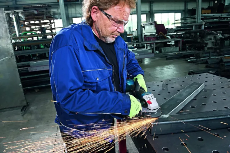 18V System meuleuse Angulaire GWS 18V-10 (diamètre de Disque 125 mm, sans Batterie ni Chargeur, dans Une Boite Carton), 18 V, Gris, Solo in Karton 125 mm dans un carton