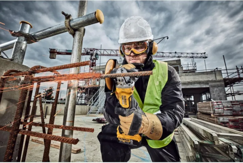 Meuleuse XR 18V Brushless 125mm - Interrupteur à Palette - Outillage Sans Batterie Ni Moteur - Poignée Latérale 2 Positions, Carter de Protection Réglable & Clé de Service Inclus, DCG406N-XJ Unique