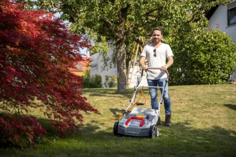 Scarificateur aérateur électrique IEVL 1838, largeur de travail 38cm, puissance 1800 watts