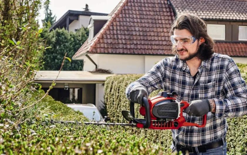 Taille-Haies Thermique GE-PH 2555 A (Moteur 2 Temps Ã€ Vibrations Atténuées, Réservoir Carburant 330 ML, Longueur De Coupe 55 Cm, System AutoChoke Et Amorçage Primerâ€œ) CISAILLES HAIES