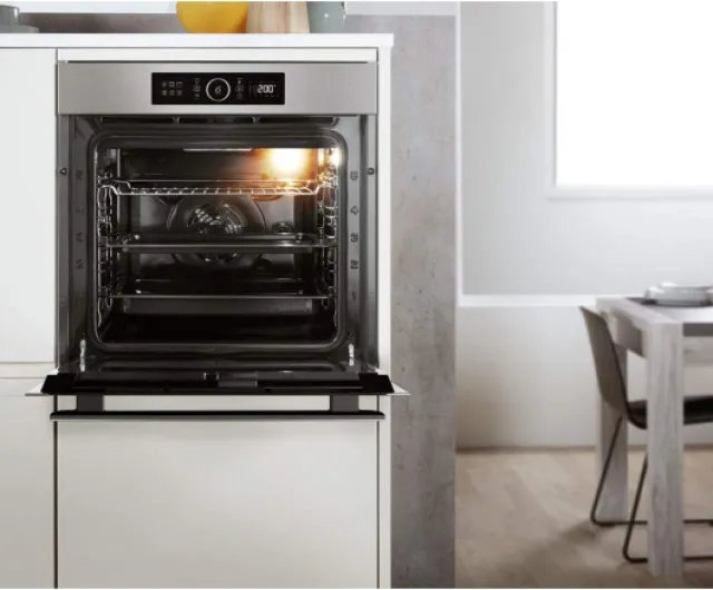 Four encastrable pyrolyse Whirlpool AKZ9629IX - Four pyrolyse Inox - multifonction - Chaleur tournante ou pulsée - 73 litres - Porte froide (4 vitres) - Classe énergétique A+