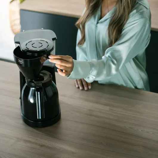 6762891 Cafetière Filtre Avec Verseuse Isotherme, Easy Therm II, 1023-06,1L, Noir Noir Verseuse isotherme