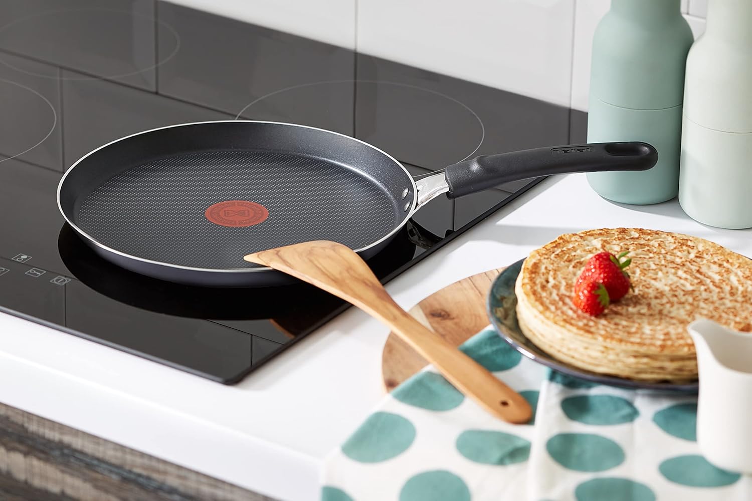 B55509 - Easy Cook & Clean - Poêle à crêpes - 25 cm - Revêtement anti-adhésif - Sûre - Signal thermique - Fond stable - Forme idéale - Cuisson saine - Noire Crêpière 25 cm