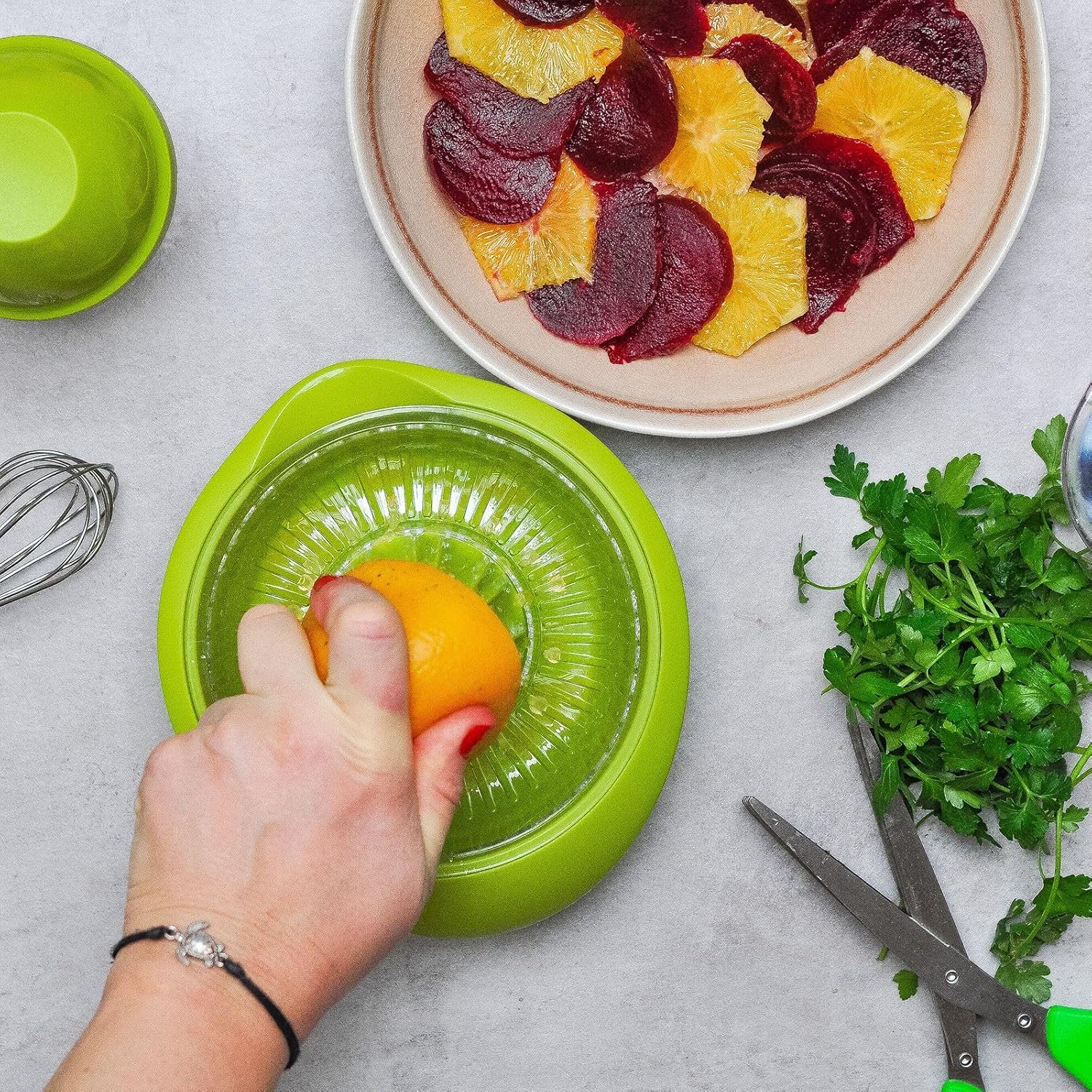 Presse-Orange/Citron/Lemon avec Récipient, Diamètre : 18,7 cm, Capacité : 0,5 litre, Plastique, Limetta, Vert pomme, 3091227A Vert Pomme 18x17x13.5 cm