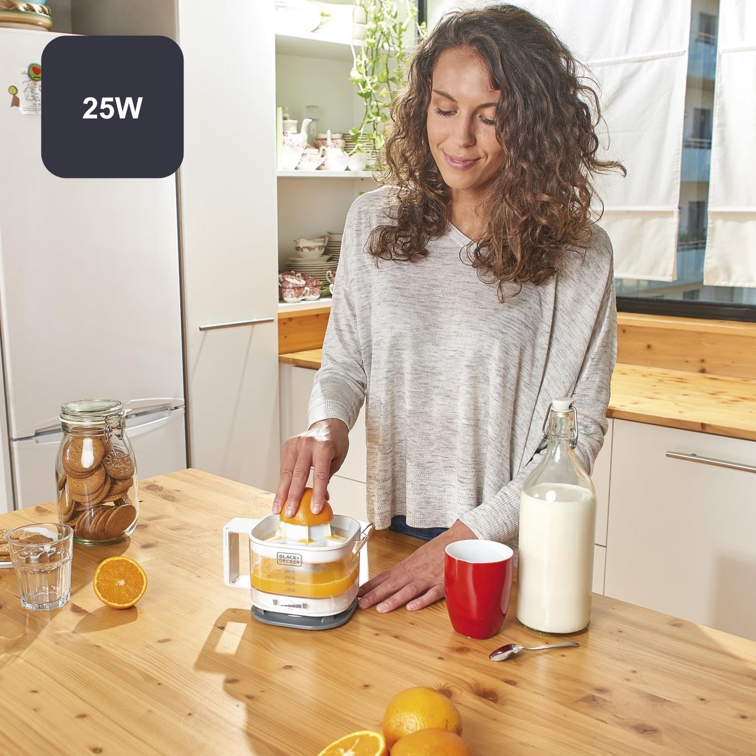 BLACK+DECKER BXCJ25E - Presse agrumes électrique 25W, double sens de rotation, 350 ml, filtre à pulpe réglable, rangement câble, amovible, blanc 25W 25W - Blanc Unique