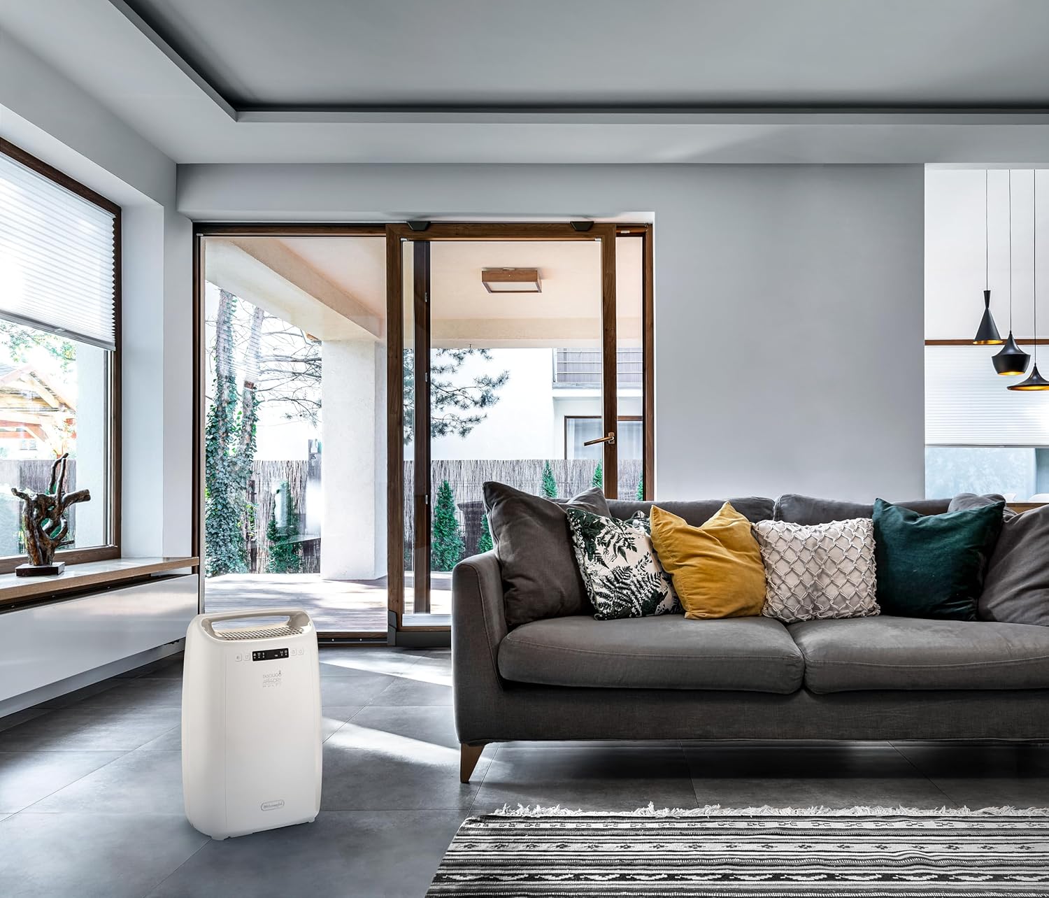 De’Longhi Tasciugo AriaDry Multi - Déshumidificateur Portable pour la Maison, Filtration à 3 Actions, Élimination de l'Humidité 14L/24h, Séchage, Anti-Moisissure, Silencieux, Blanc (DEXD214RF)