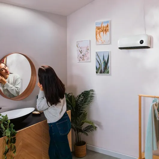 Chauffage en Céramique de Salle de Bain ReadyWarm 2000 Max Box Ceramic - 2000 W, Écran LCD, Thermostat Réglable, Télécommande, Protection IPX2, Minuterie, Sécurité contre la Surchauffe Max + Écran