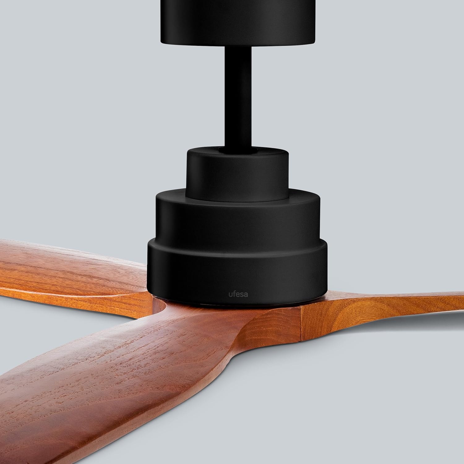 Ventilateur de Plafond CFTB, 40W, 6 Vitesses, Ultra Silencieux, 3 Pales en Bois Naturel 132cm, Fonction été - hiver, Minuterie 8h, Télécommande, Noir - Bois Foncé Sans lumière Noir - Bois Foncé