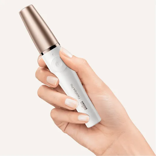 Epilateur Visage Pour Femme FaceSpa Pro SE921 Blanc-Bronze, Epilation Tout-en-Un, Démaquillage Avec Une Brosse Nettoyante Pour Les Peaux Sensibles Et Tête Raffermissante, Portable 912