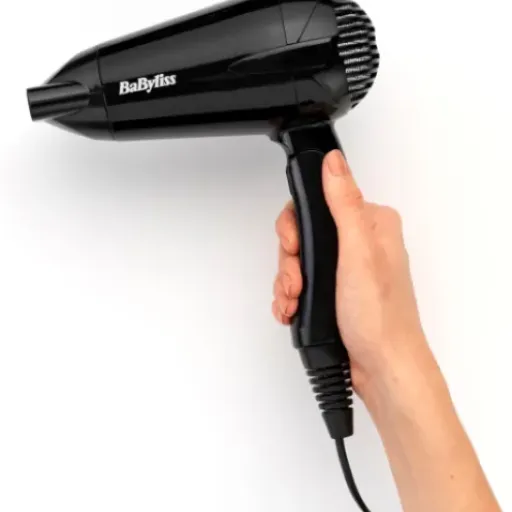 Test BaByliss 5344E : le sèche-cheveux compact qui tient sa promesse