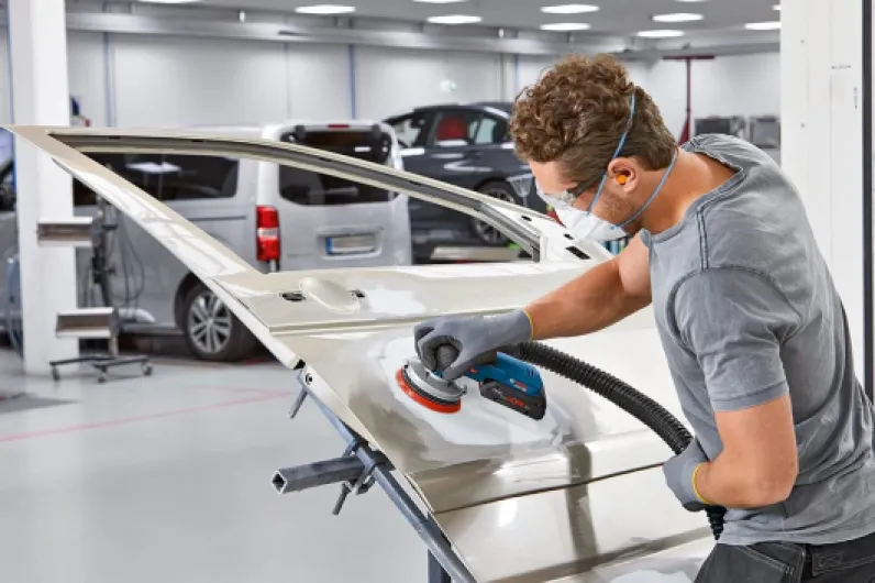 Test Bosch Professional 18V GEX 18V-125 : la ponceuse sans-fil qui met le paquet sur la praticité