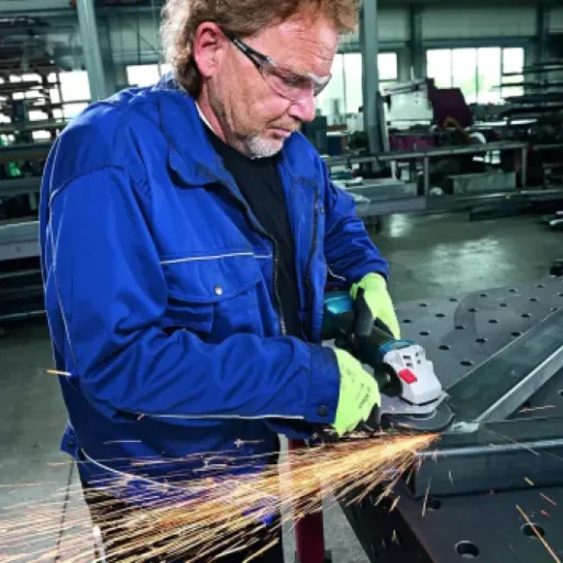 Test Bosch Professional 18V System GWS 18V-10 : une meuleuse angulaire qui fait le job