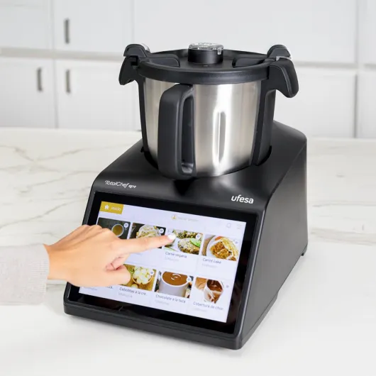 Ufesa TotalChef RK10 Robot de Cuisine Intelligent, Écran Tactile 10", 30 Fonctions, WIFI, Capacité Maximale 4,5L avec Poignée, Capacité Utile 3L, Interactif, Balance, 15 Programmes, Accessoires