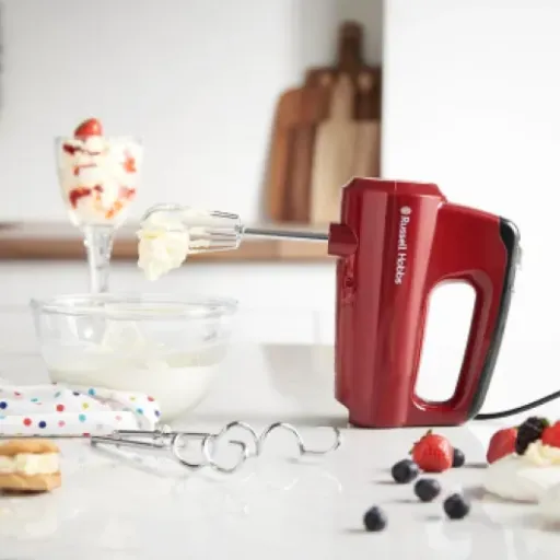Test Russell Hobbs Desire Rouge 24670-56 : le petit batteur qui fait le job sans prendre toute la cuisine
