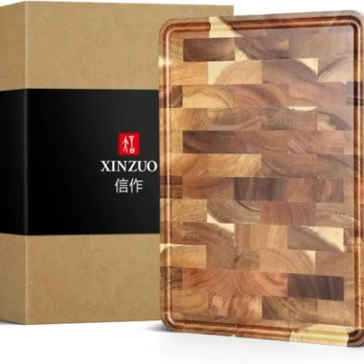 Test XINZUO Planche à découper en acacia : jolie, pratique, mais pas pour les maniaques des surfaces nickel