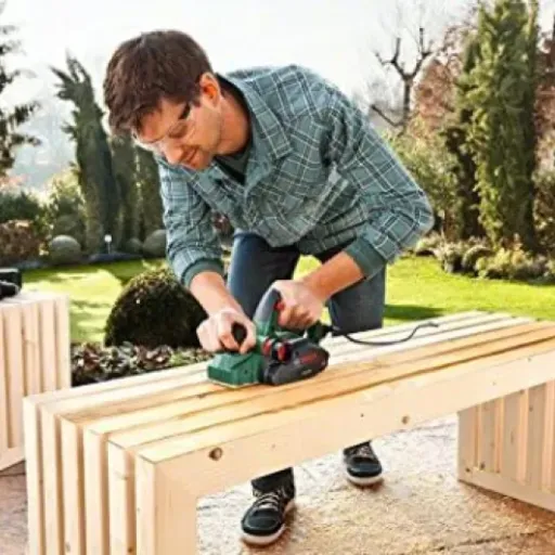 Test Bosch PHO 2000 : le rabot électrique simple qui fait le job pour le bricolage maison