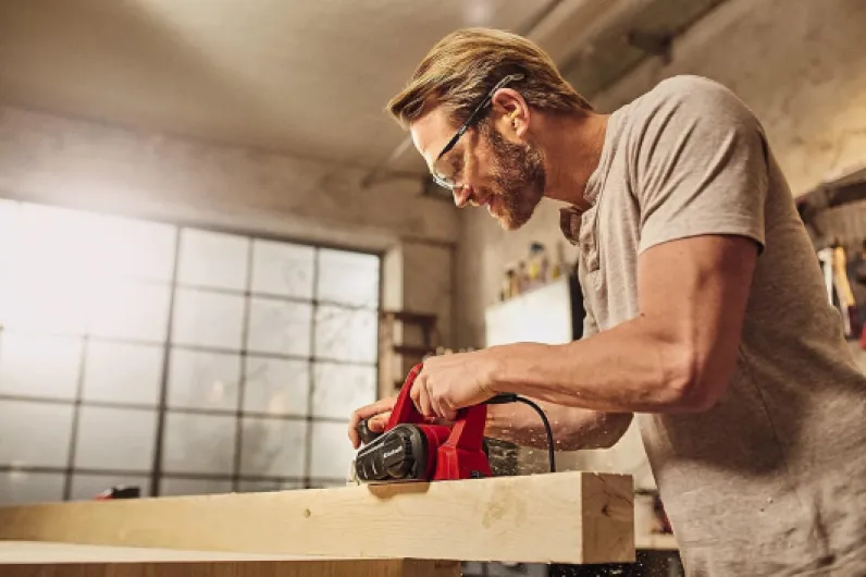 Test Einhell TC-PL 750 : le rabot électrique pas cher qui fait le job pour le bricolage maison